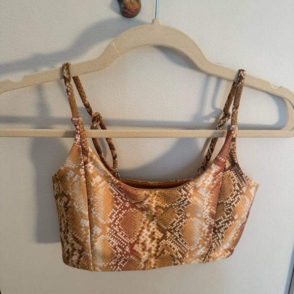 BEACH RIOT Snake Print Sports Bra In Golden Snake - Picture 5 of 6